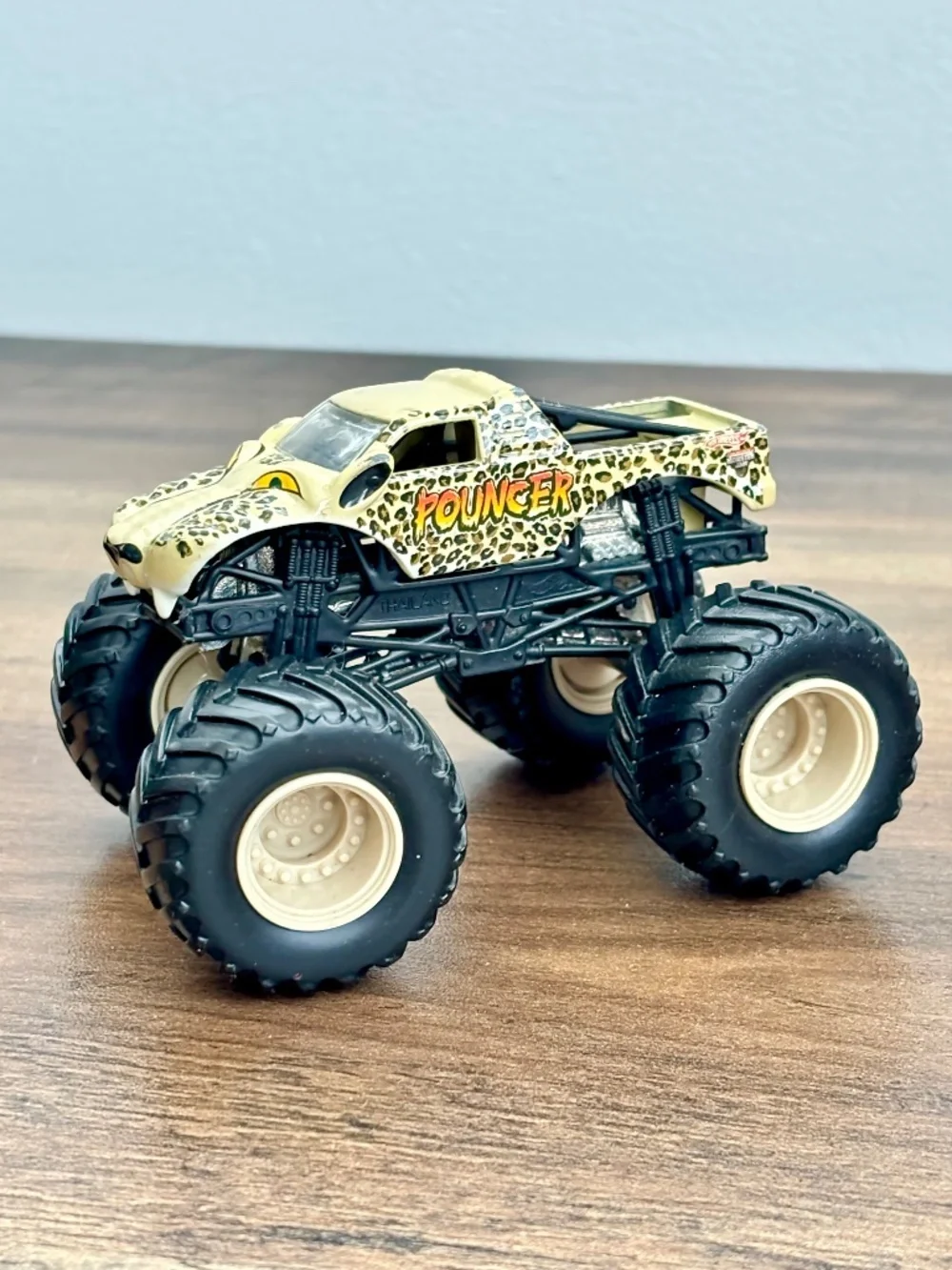 Monster Jam 1:64 Pouncer Die Cast Leopard Print Monster Truck Hot Wheels Toy